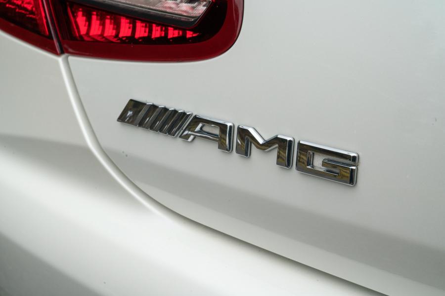 Логотип Mercedes-AMG S63 4Matic+ Coupe (C217) 2018 года  (UK) (фото 11 из 38)